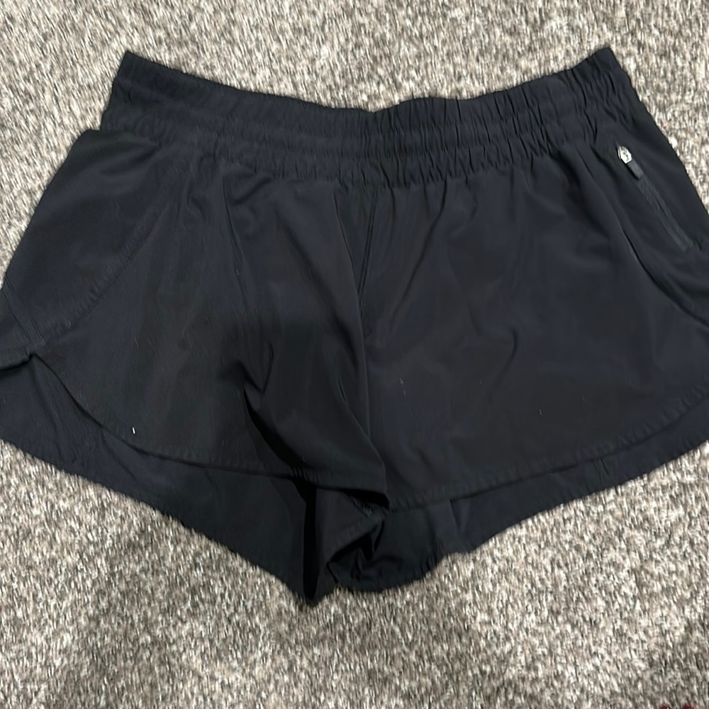 Lululemon tracker black shorts